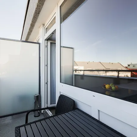 Centerroom アパートホテル