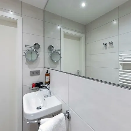 Centerroom Aparthotel 3*